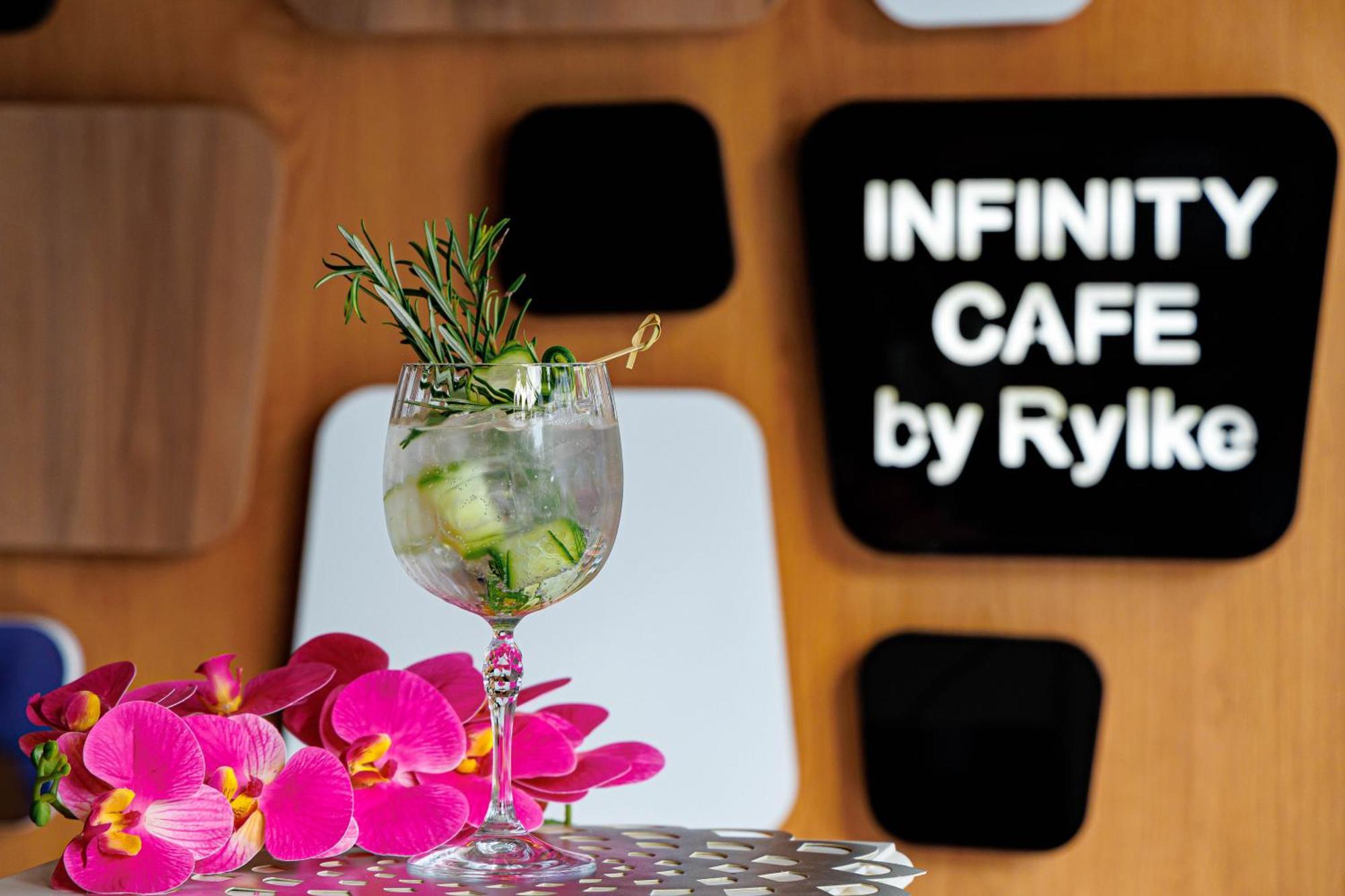 Pensiunea Infinity Târgu Jiu Eksteriør billede